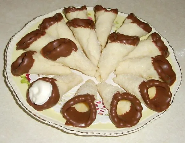Chocolate Dipped Cones